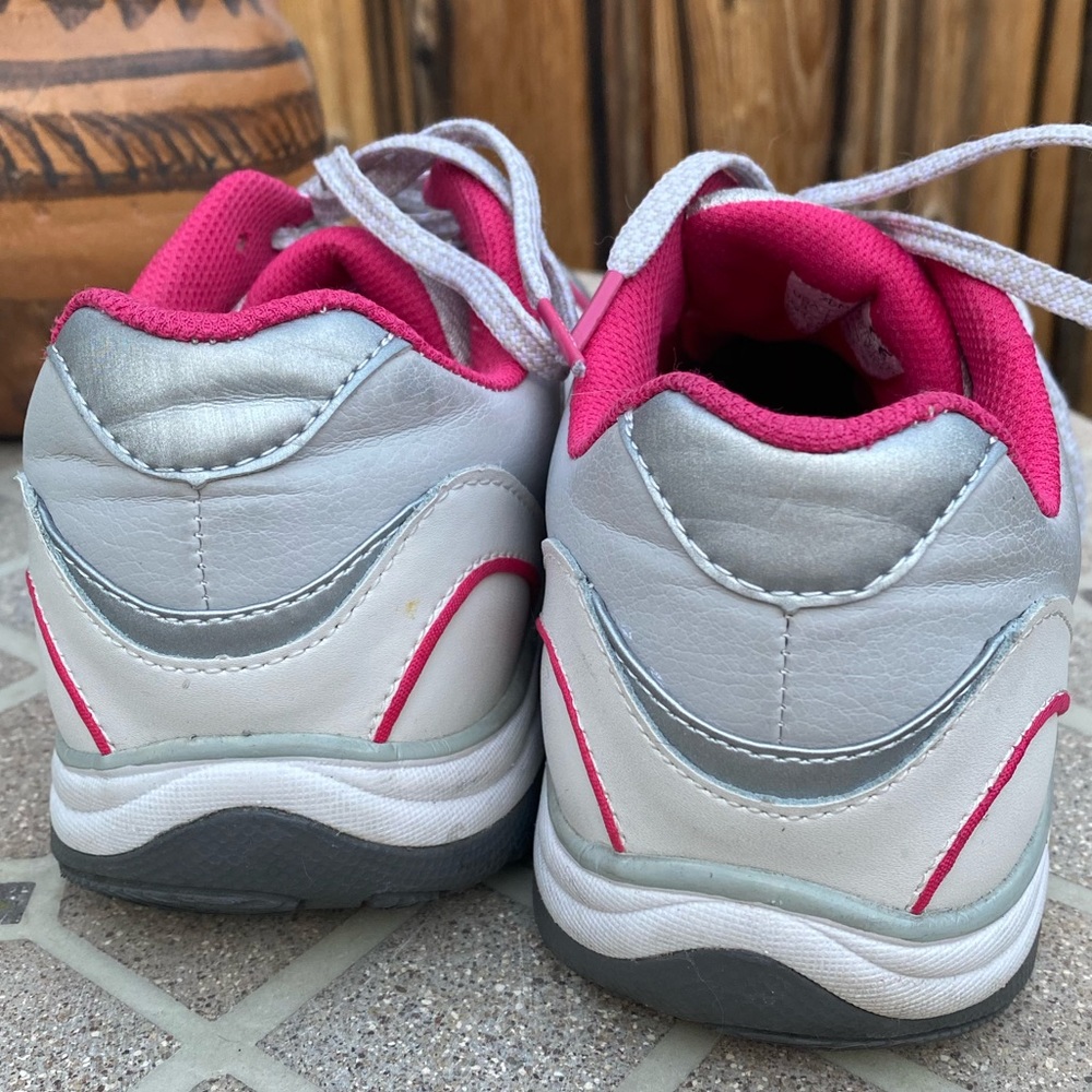 Vionic Orthopedic Sneakers View 4